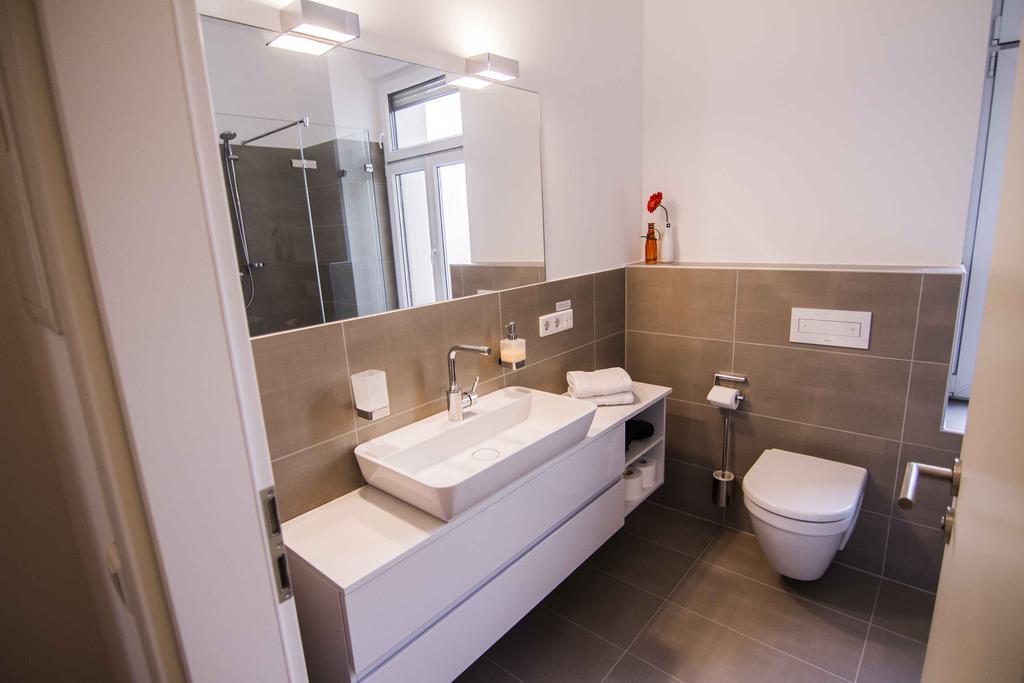 Helvetia Suites Dusseldorf Bilik gambar