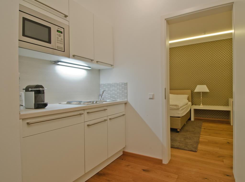 Helvetia Suites Dusseldorf Bilik gambar