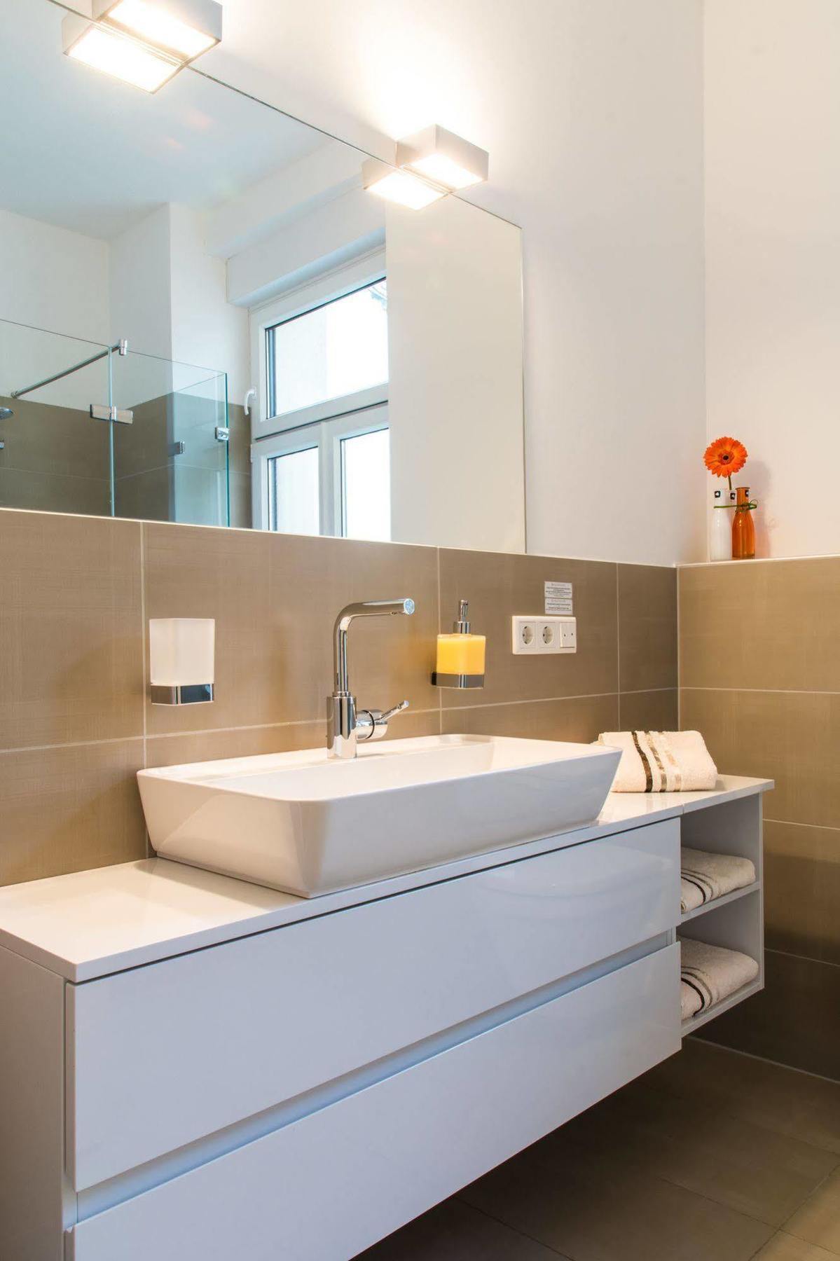 Helvetia Suites Dusseldorf Luaran gambar