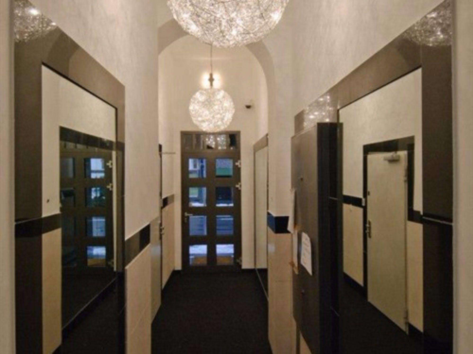 Helvetia Suites Dusseldorf Luaran gambar